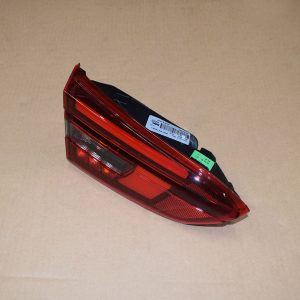 چراغ عقب چپ (روی درب صندوق) - آریزو ۶