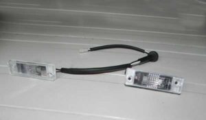 چراغ پلاک - ام وی ام ۱۱۰